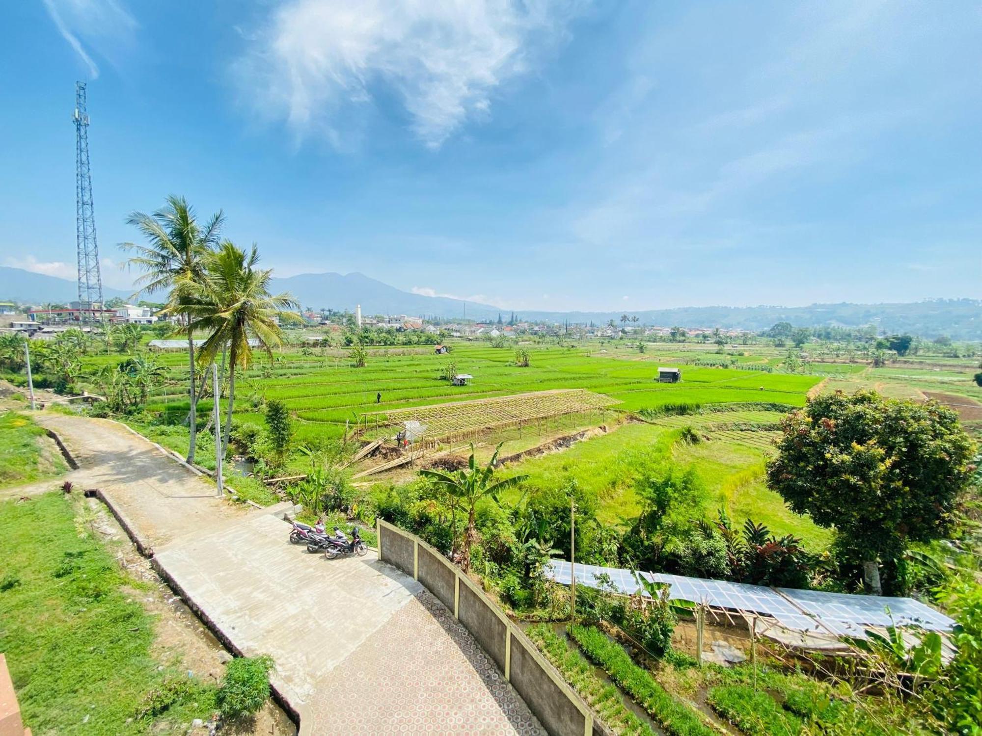 Villa Imperial Diamond Cibadak  Ngoại thất bức ảnh