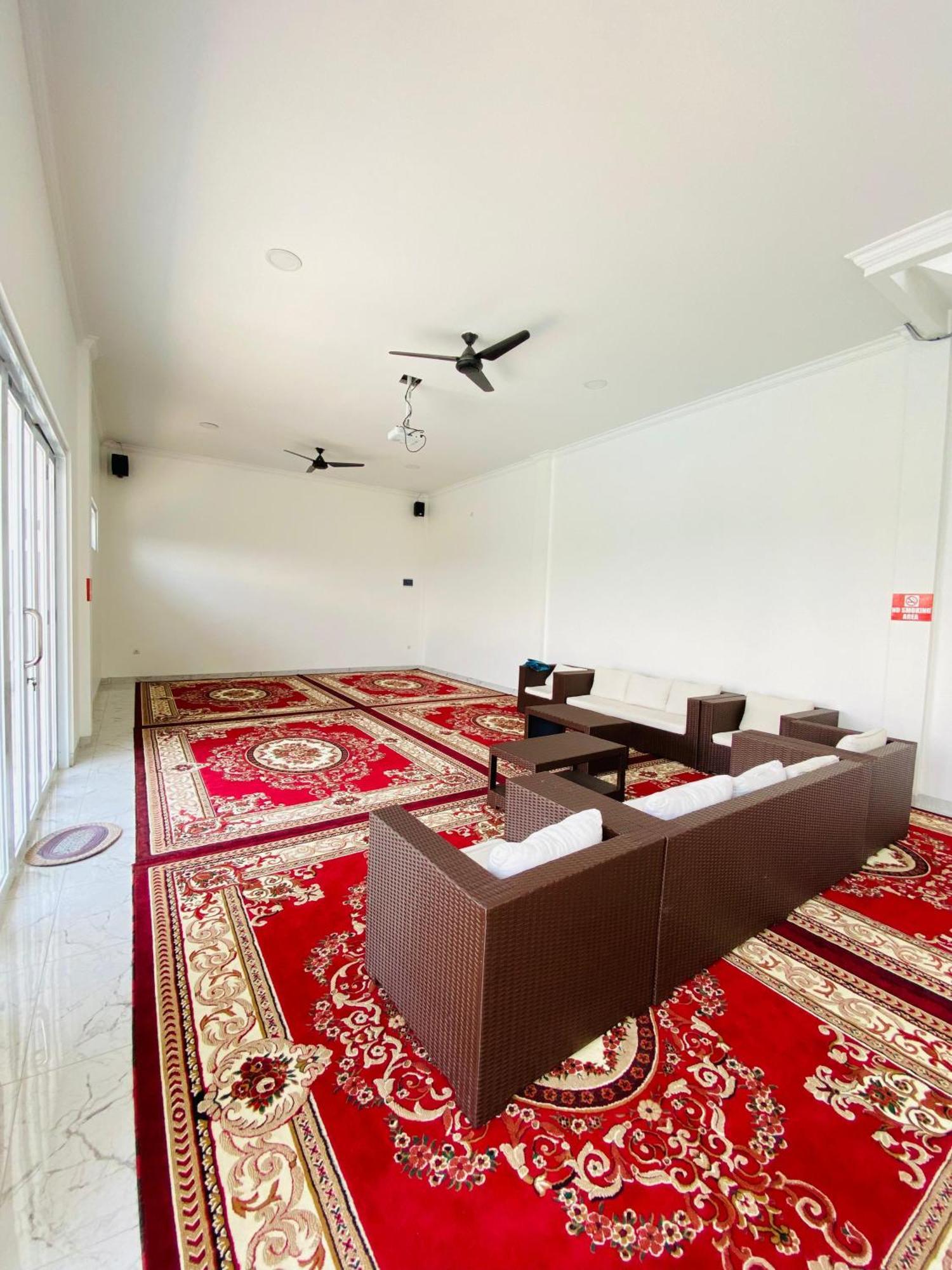 Villa Imperial Diamond Cibadak  Ngoại thất bức ảnh