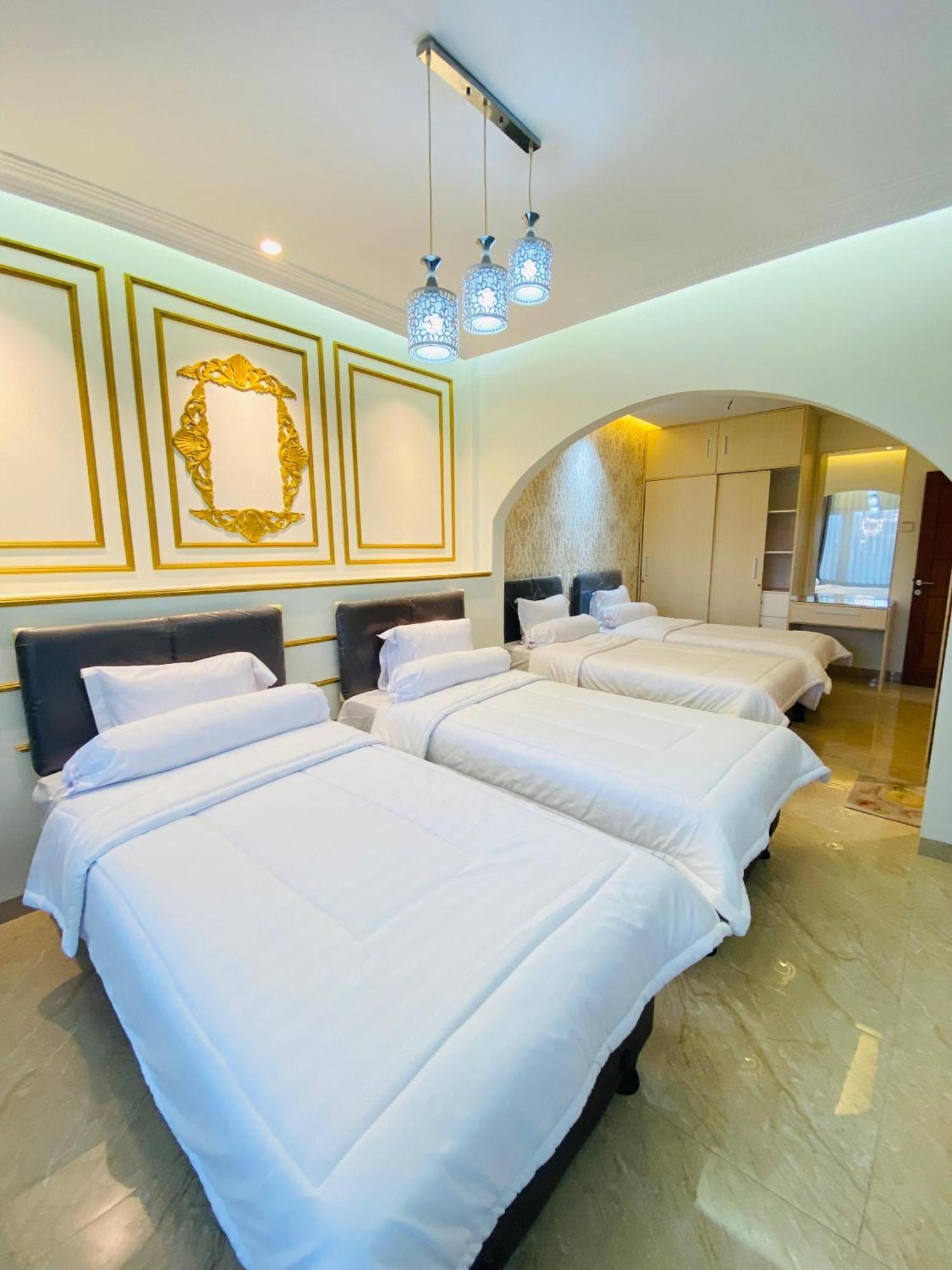 Villa Imperial Diamond Cibadak  Ngoại thất bức ảnh